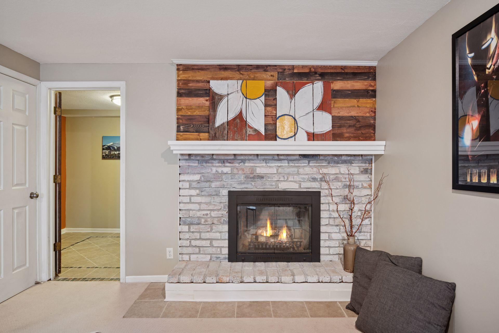 2500 Urbandale Lane N