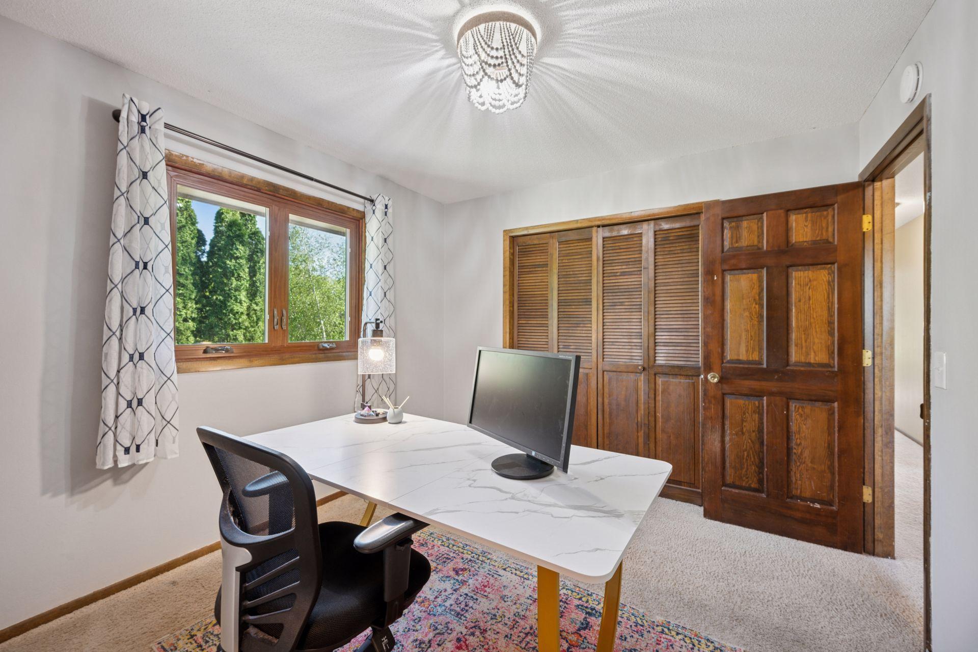 2500 Urbandale Lane N