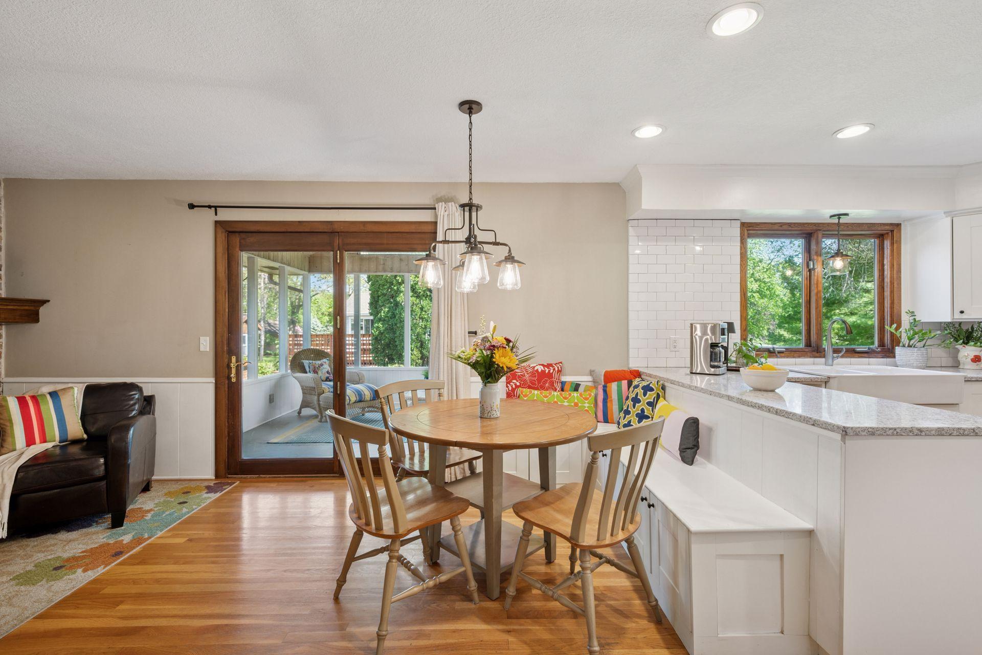 2500 Urbandale Lane N