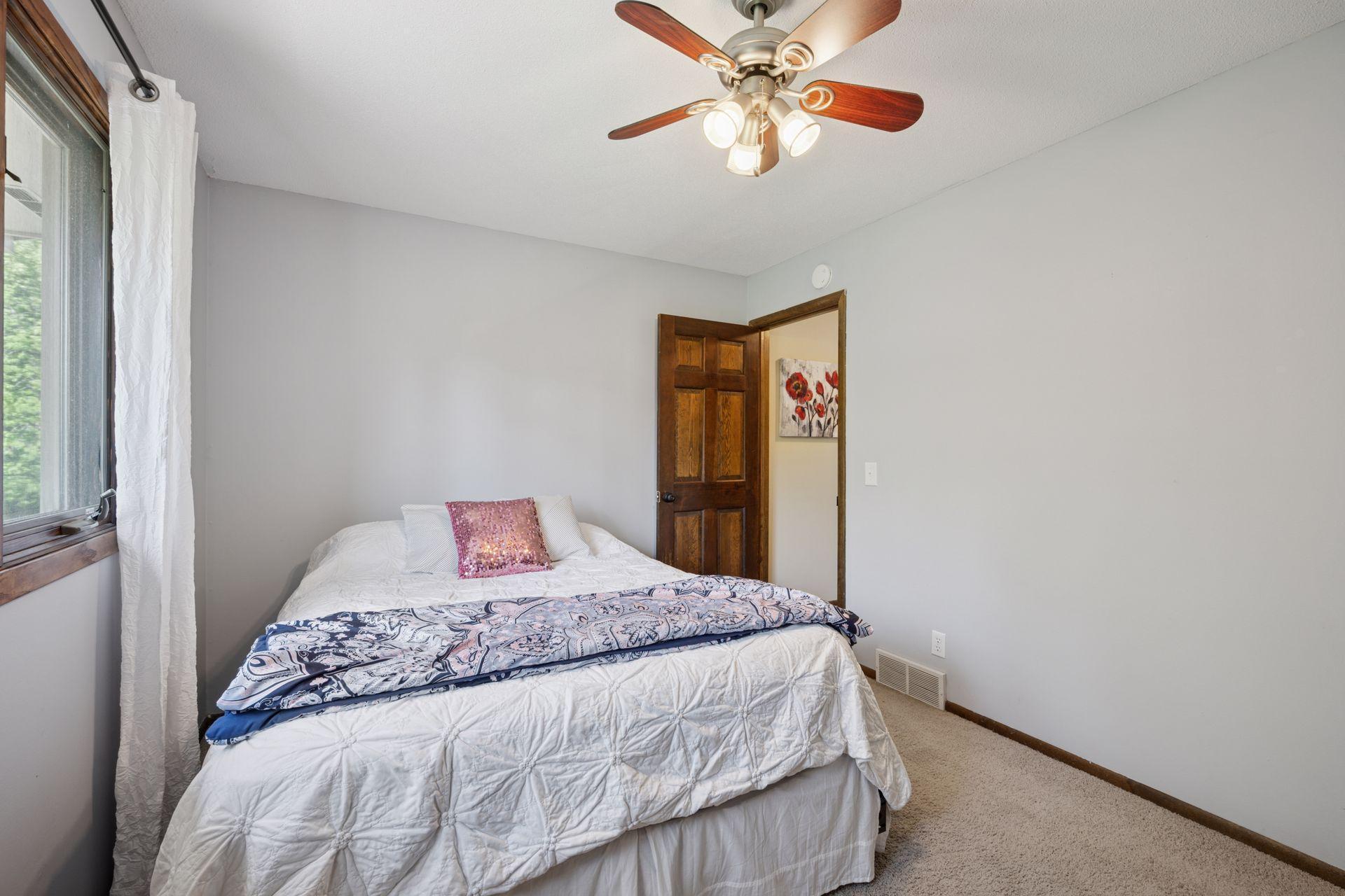 2500 Urbandale Lane N