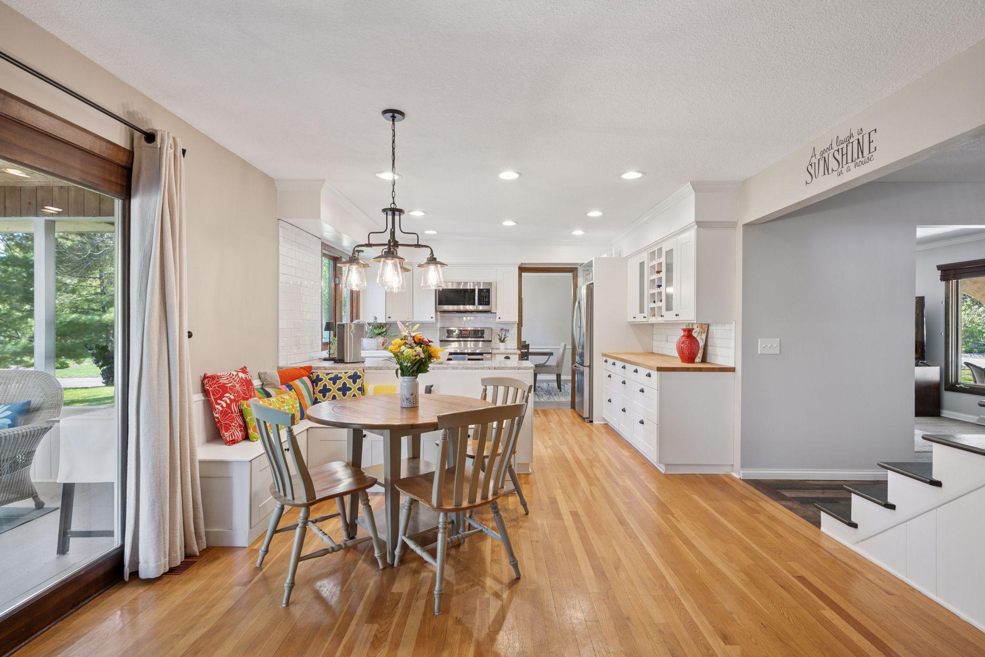 2500 Urbandale Lane N