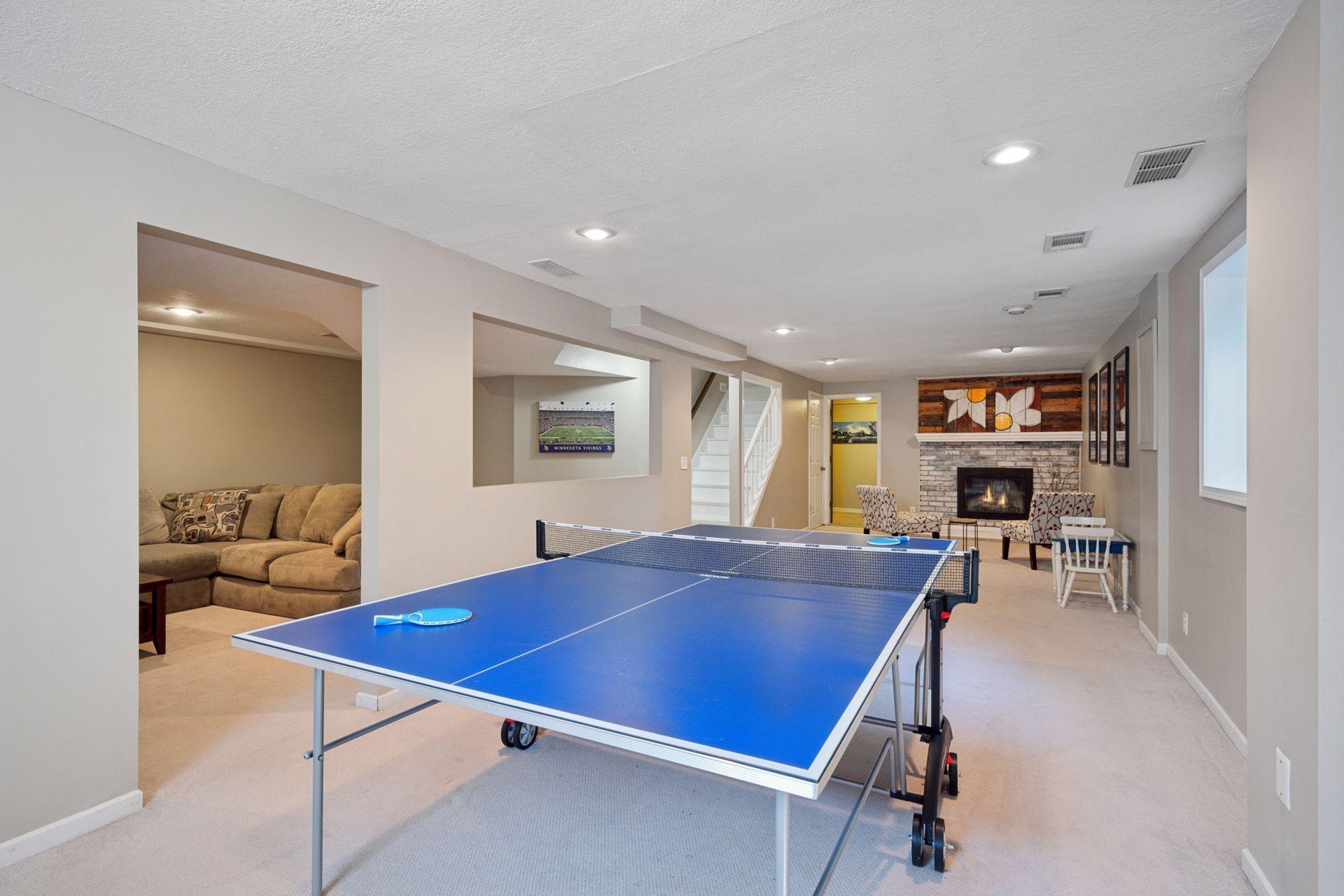 2500 Urbandale Lane N