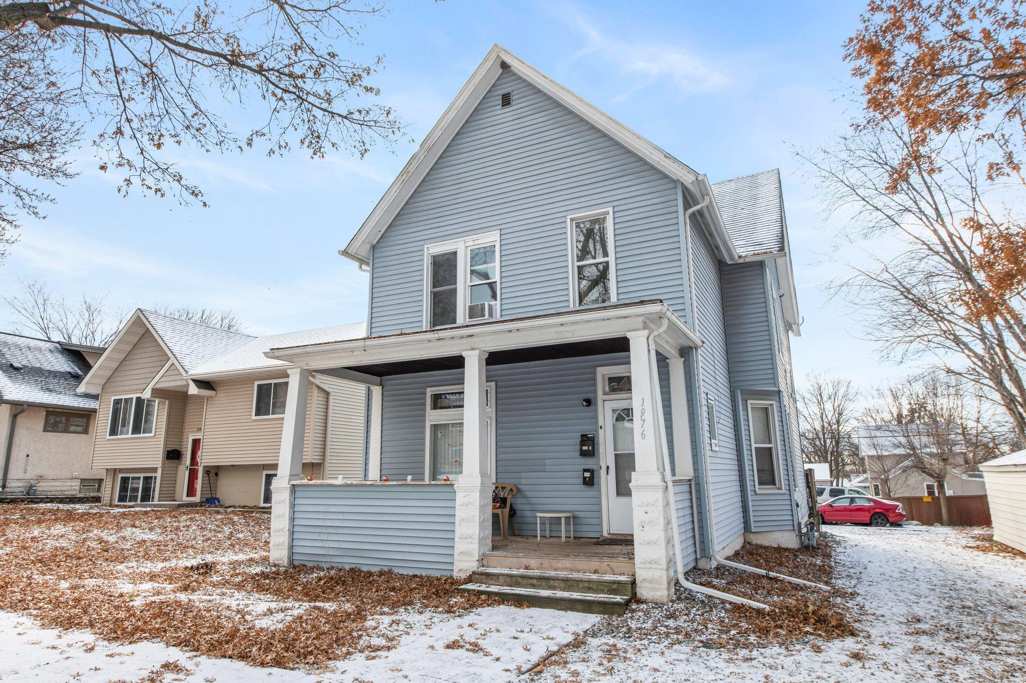 1976 Hyacinth Avenue E