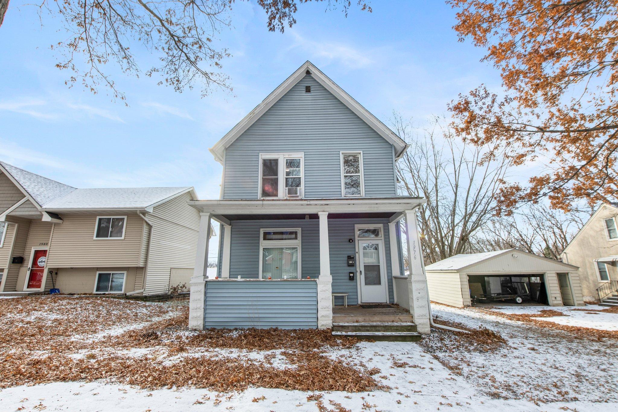 1976 Hyacinth Avenue E