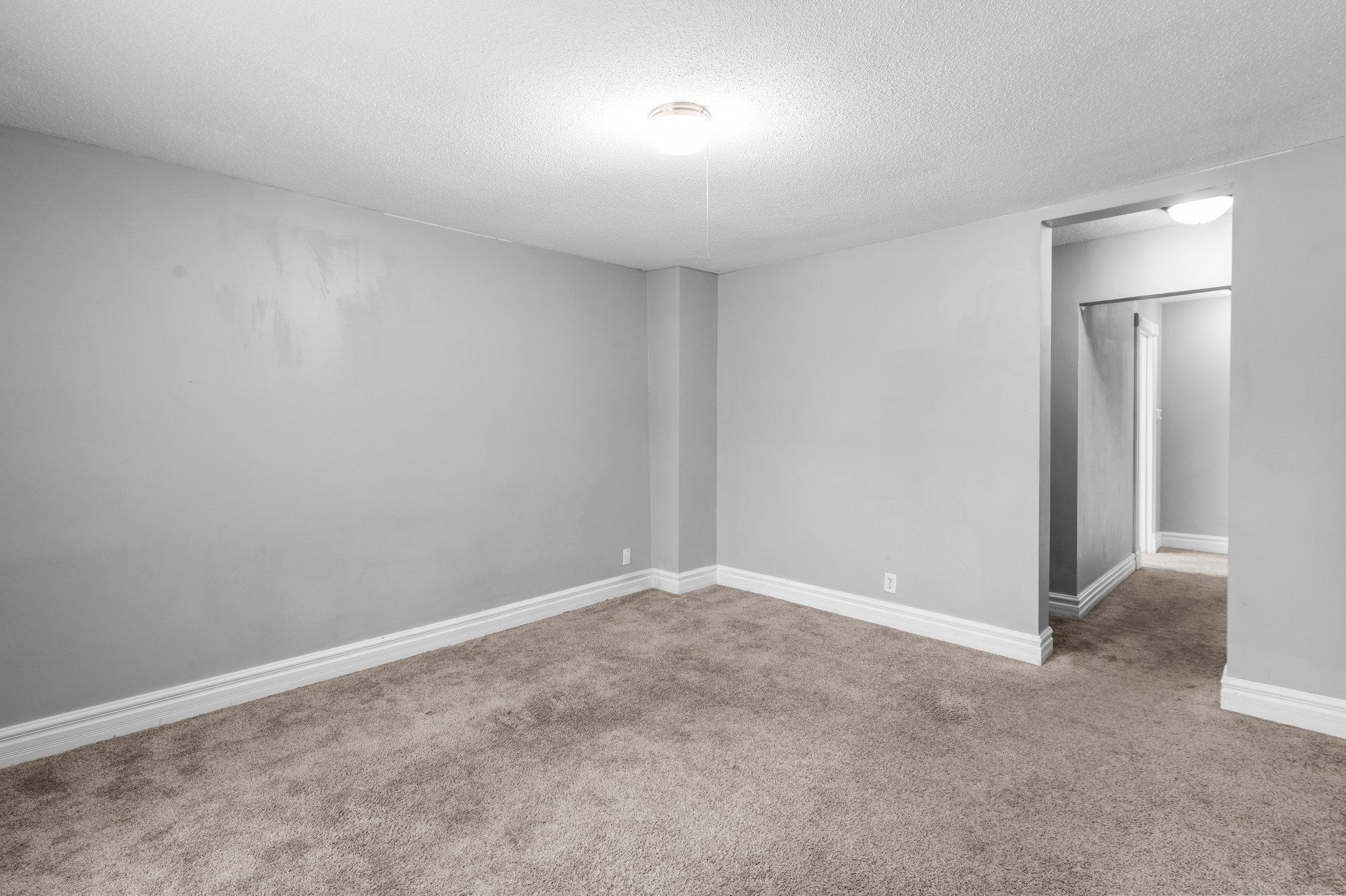 1976 Hyacinth Avenue E