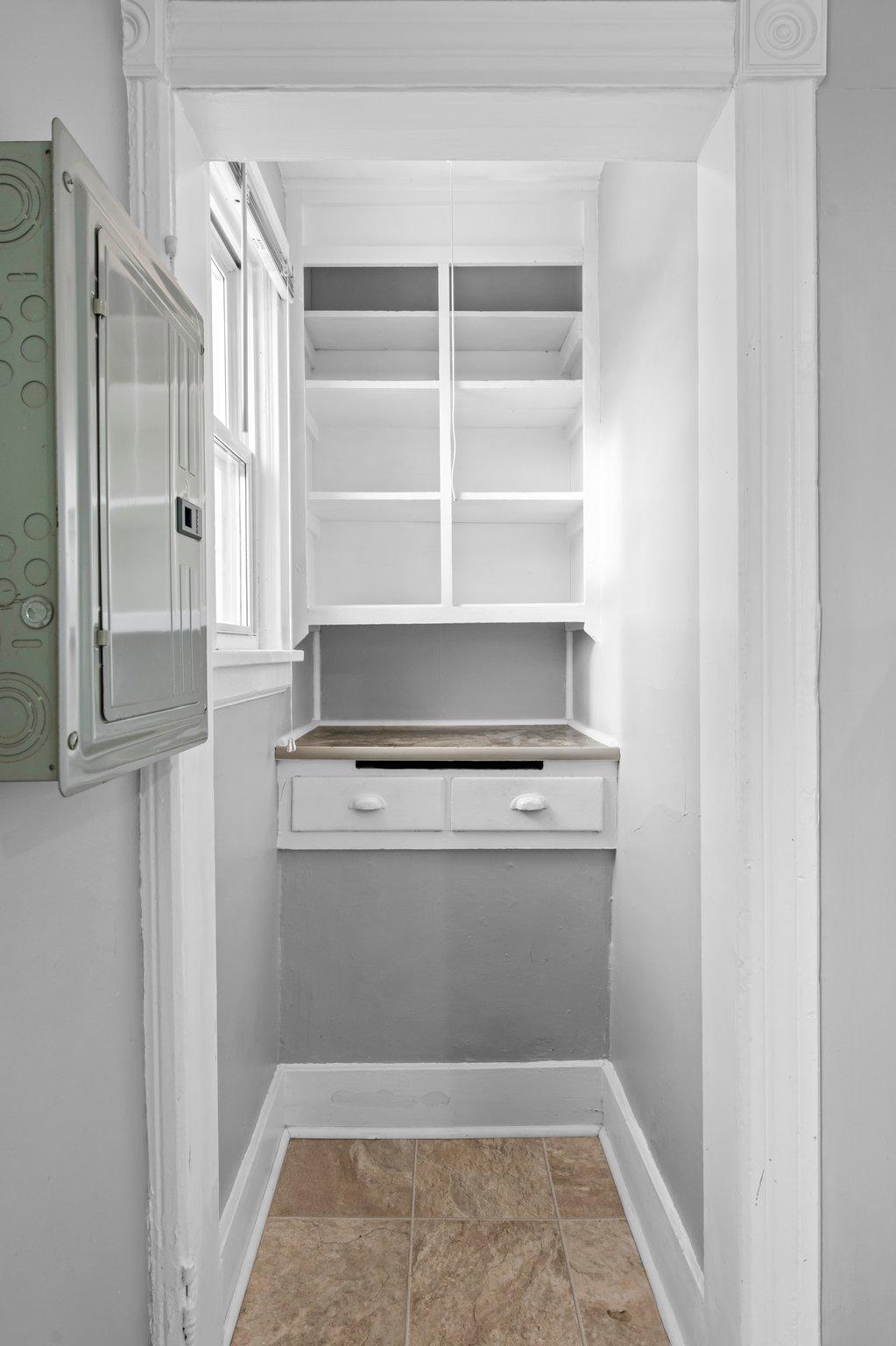 1976 Hyacinth Avenue E