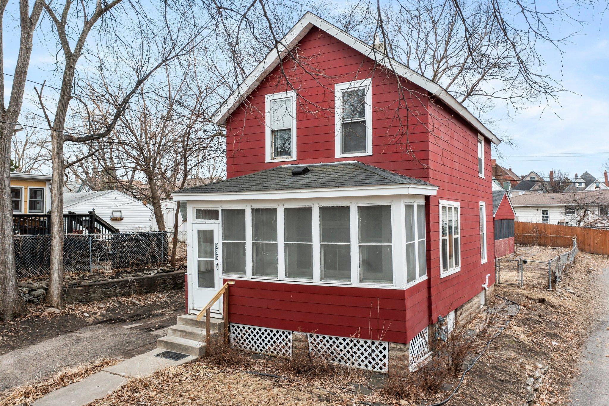 986 Carroll Avenue