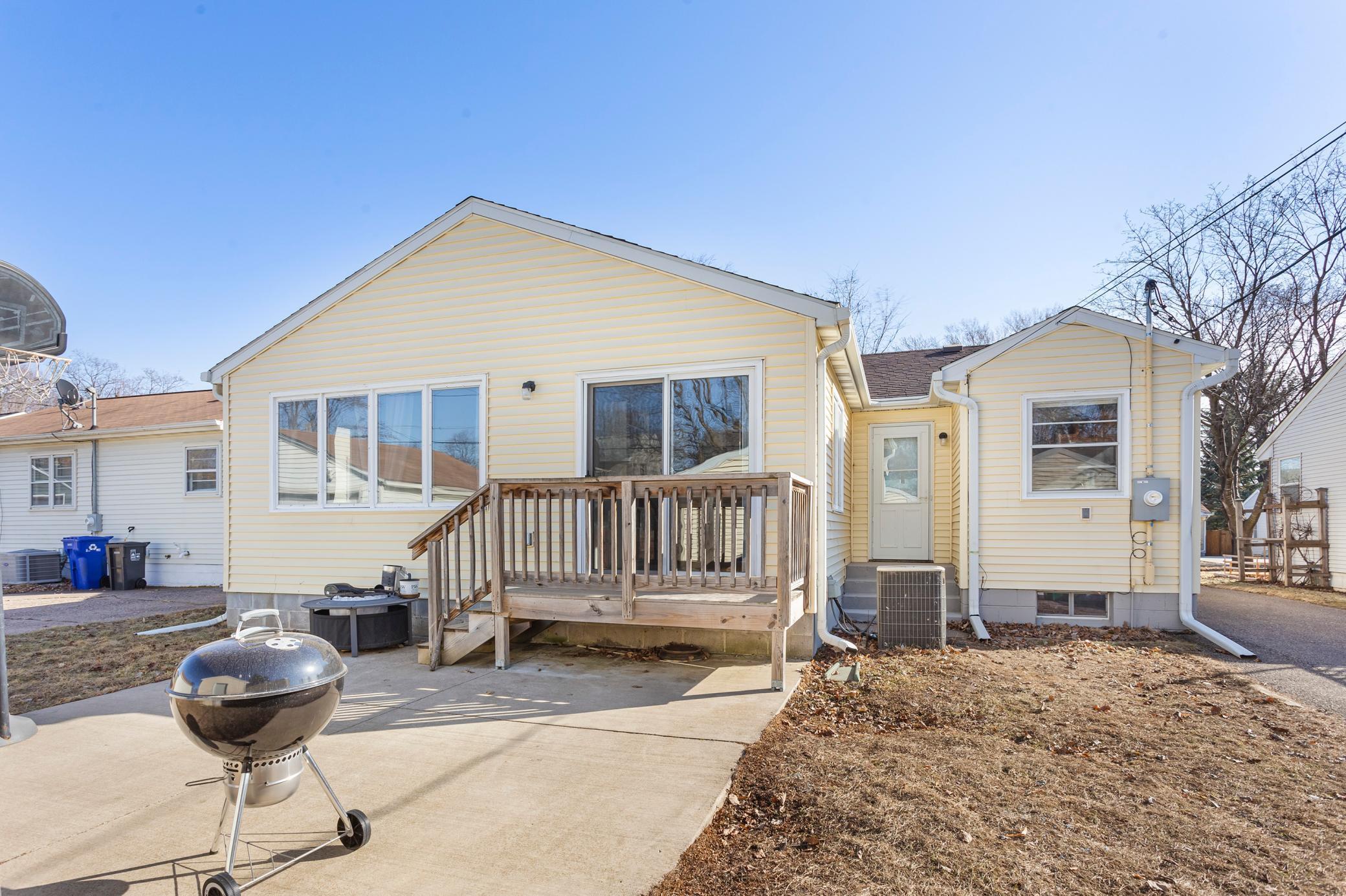 831 California Avenue W