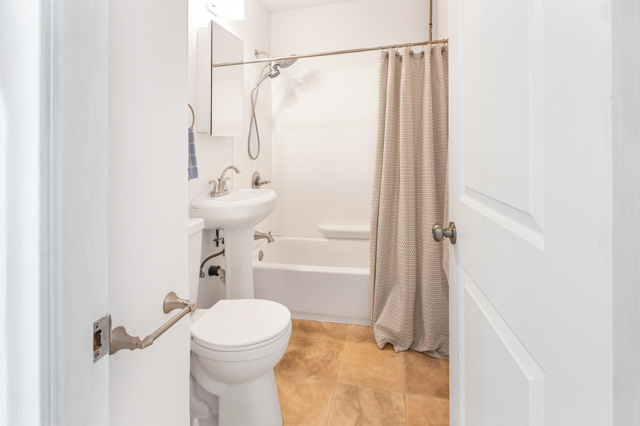 831 California Avenue W