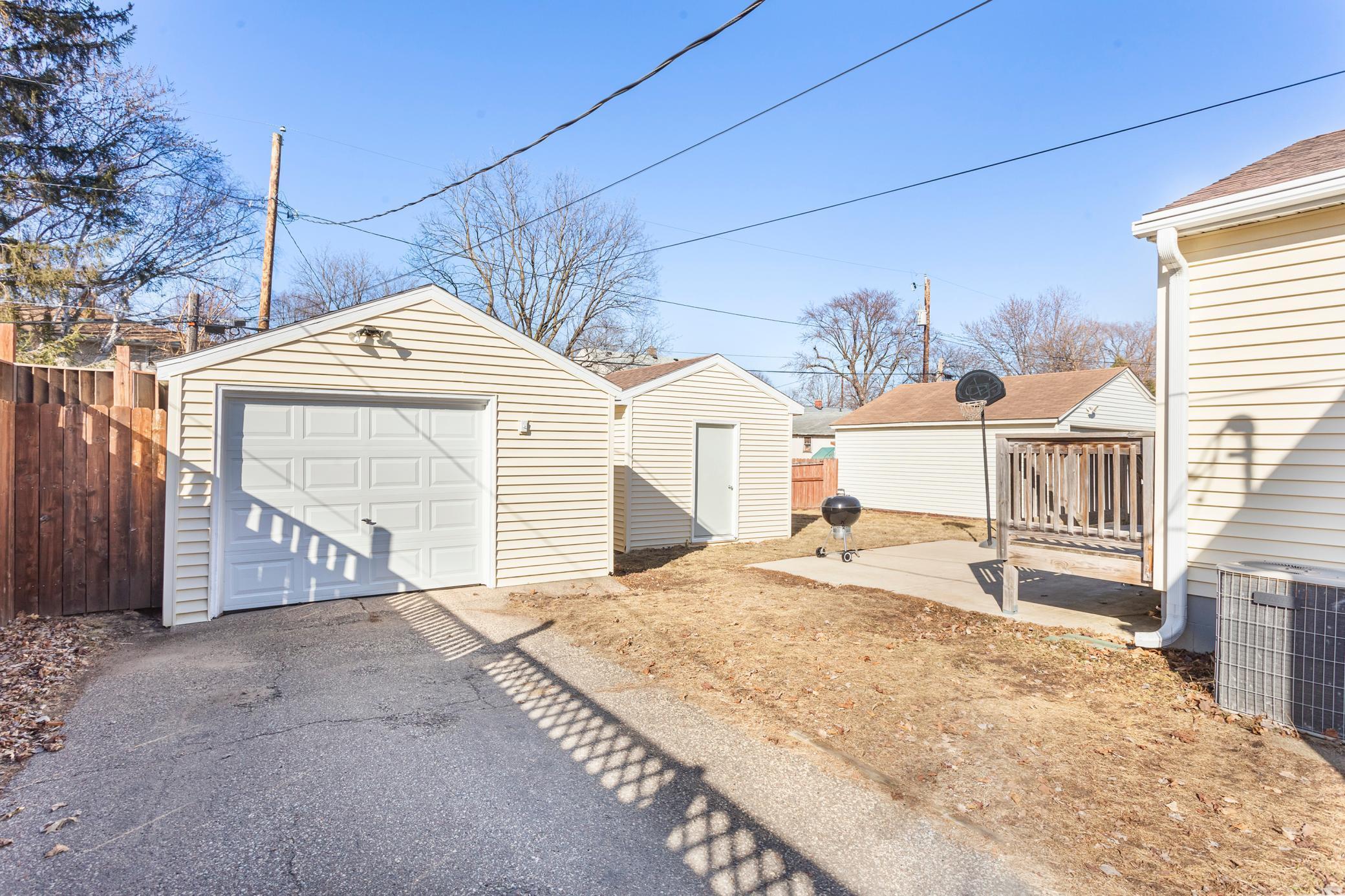 831 California Avenue W