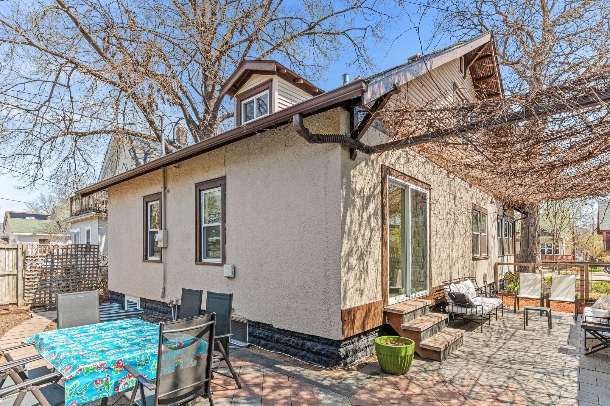 3848 Oakland Avenue