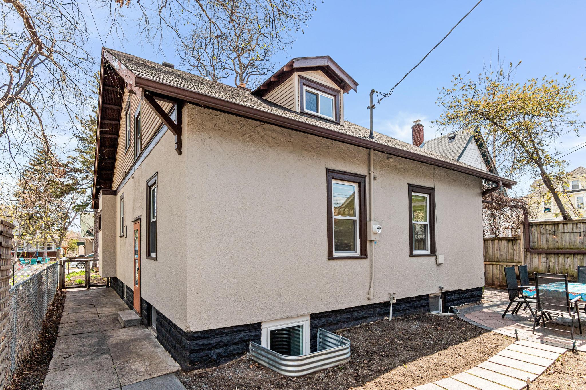 3848 Oakland Avenue
