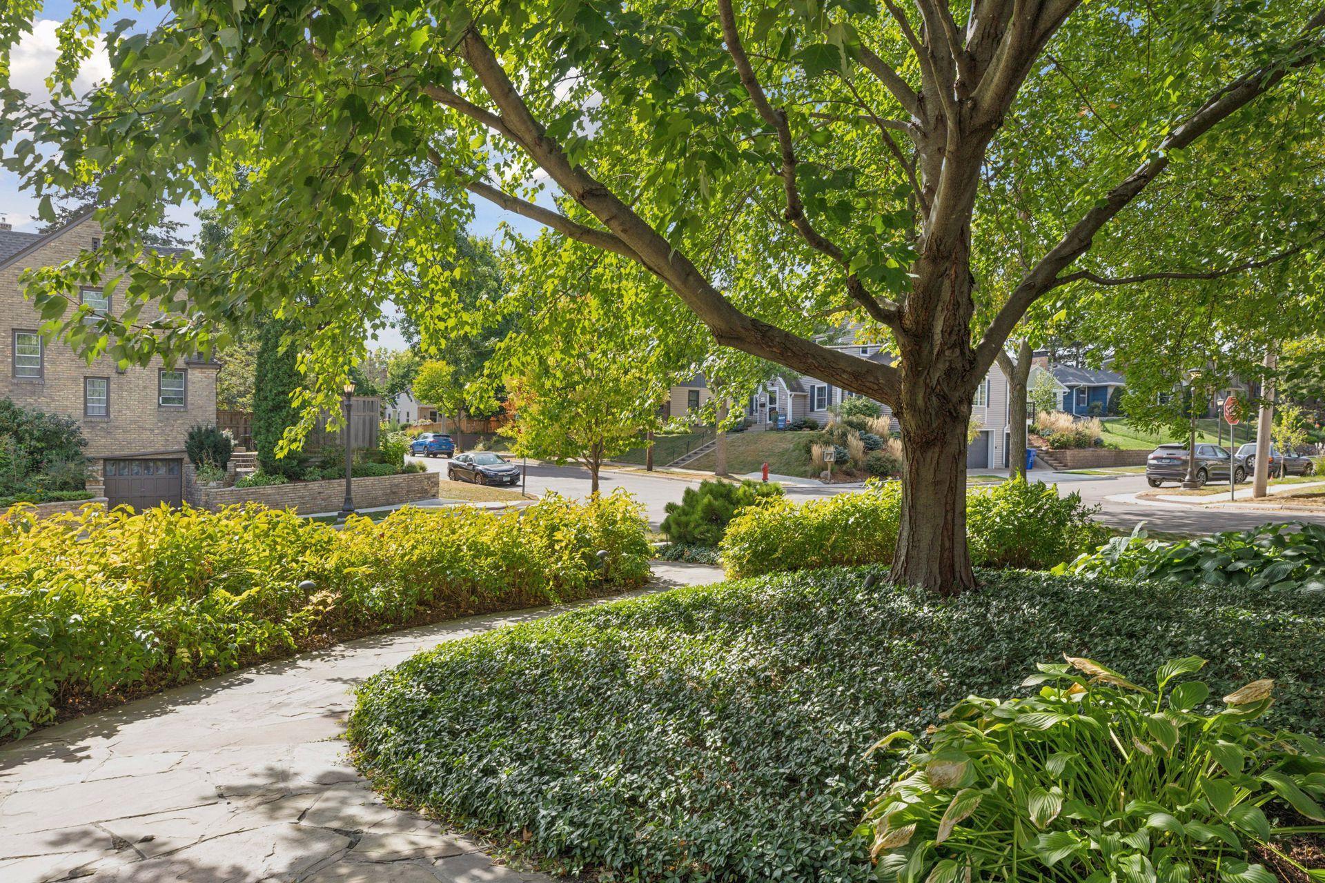 1215 Eleanor Avenue
