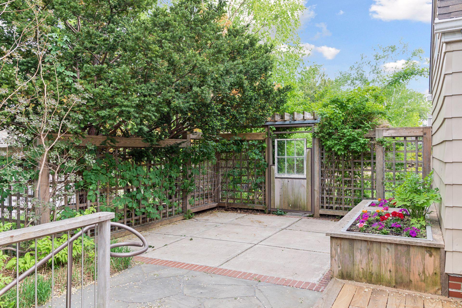 1215 Eleanor Avenue