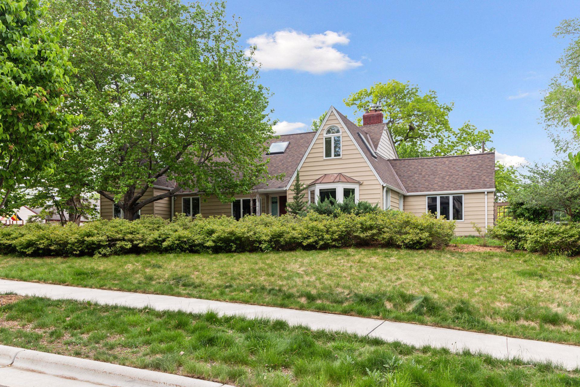 1215 Eleanor Avenue
