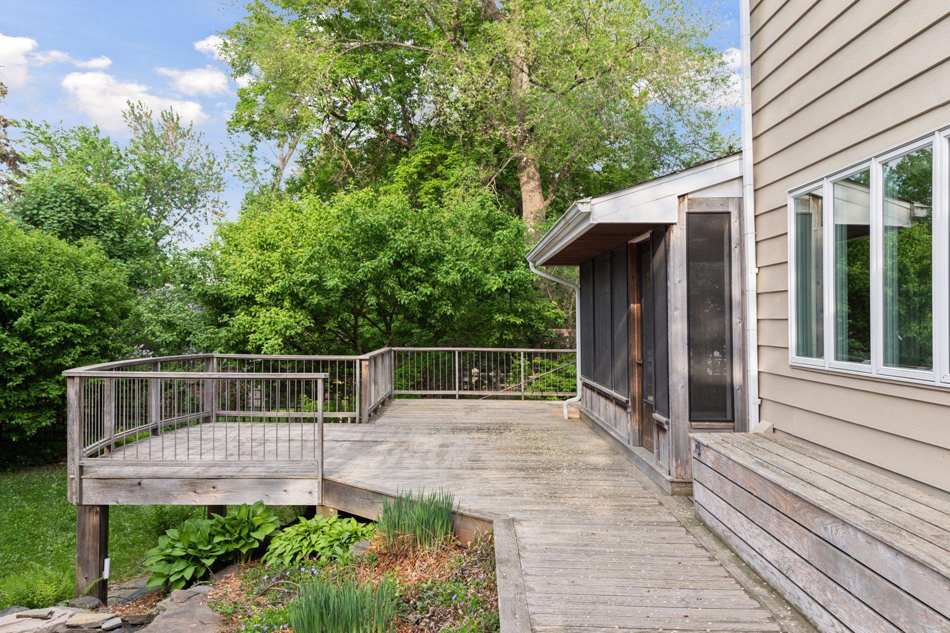 1215 Eleanor Avenue