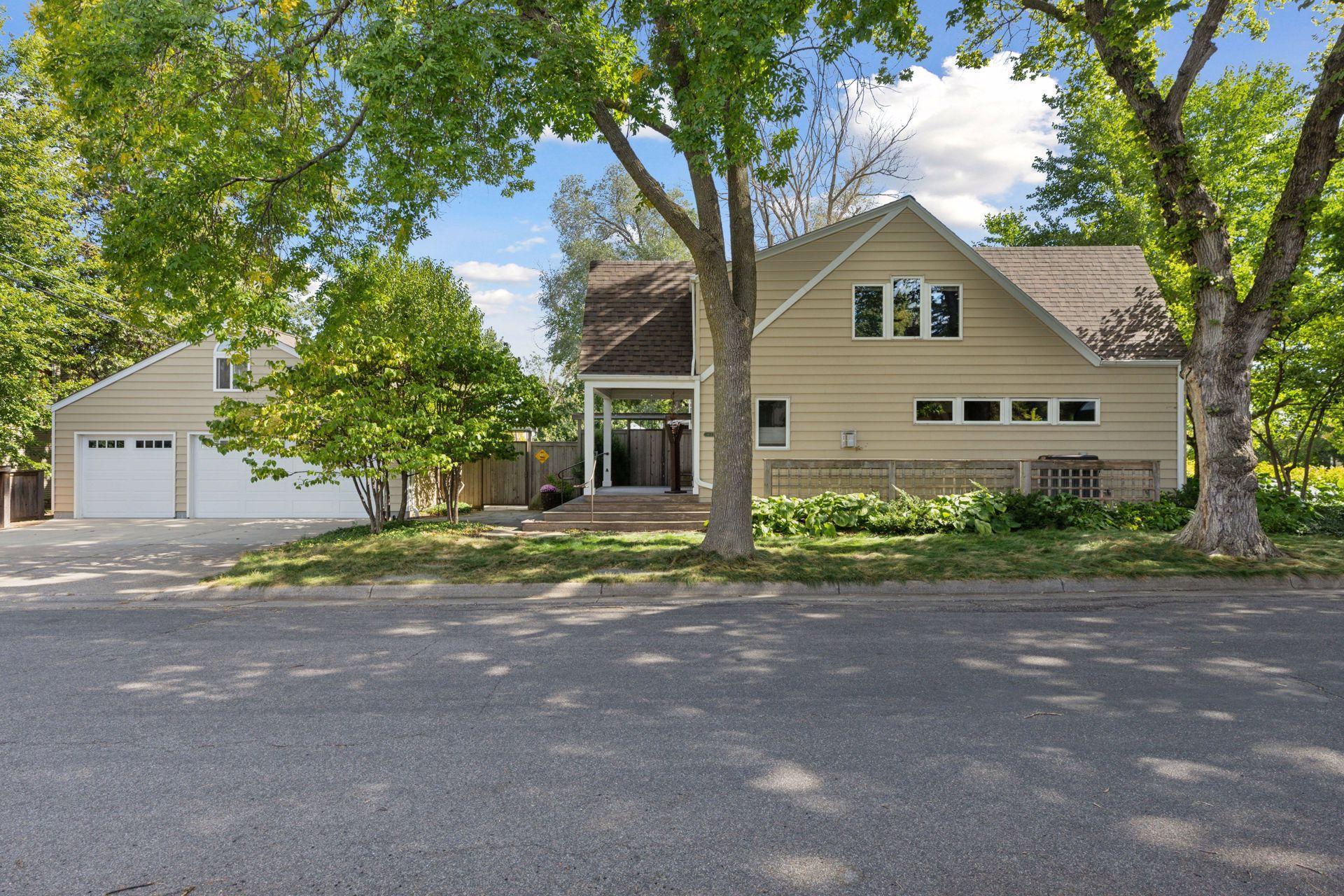 1215 Eleanor Avenue