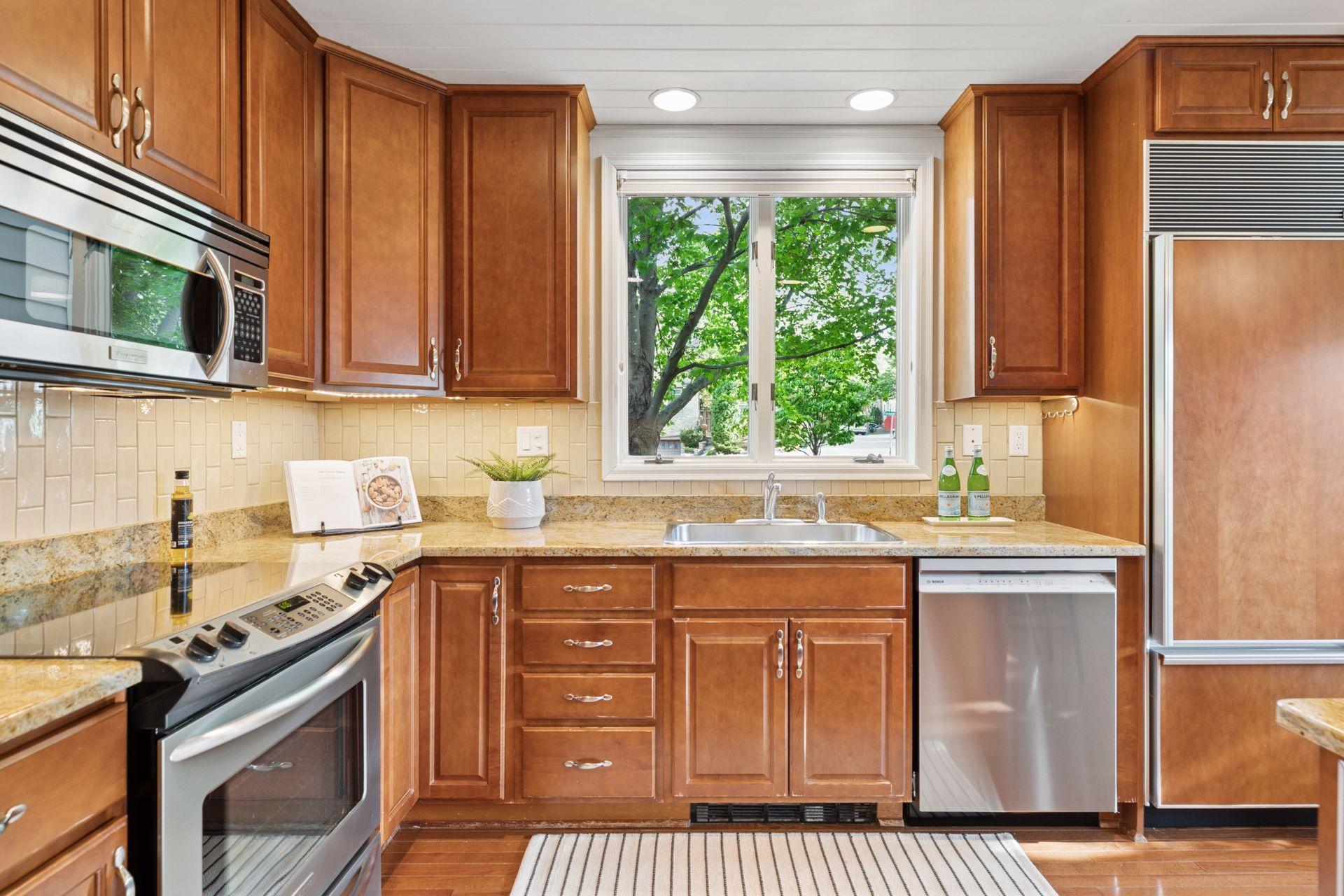 1215 Eleanor Avenue