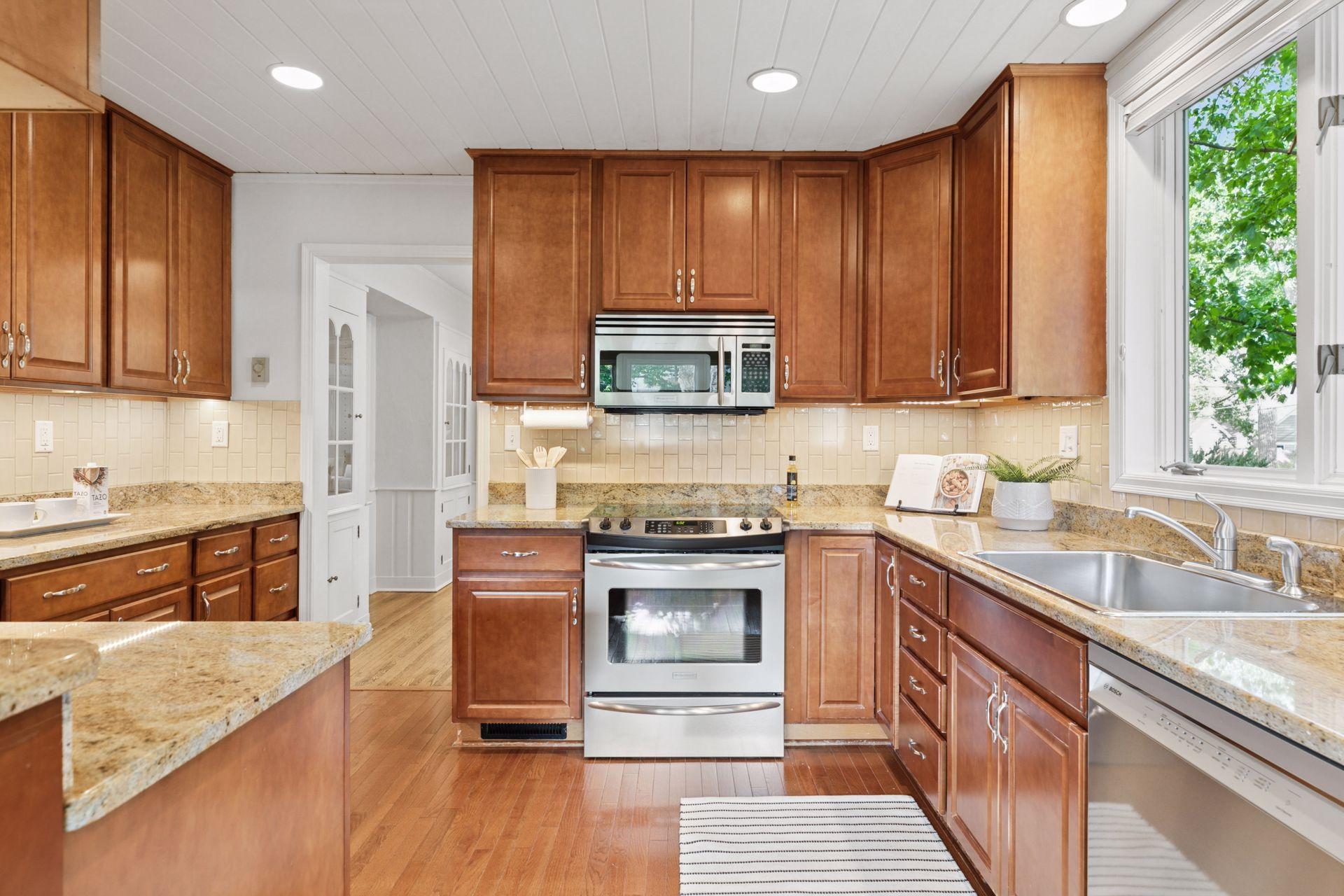 1215 Eleanor Avenue