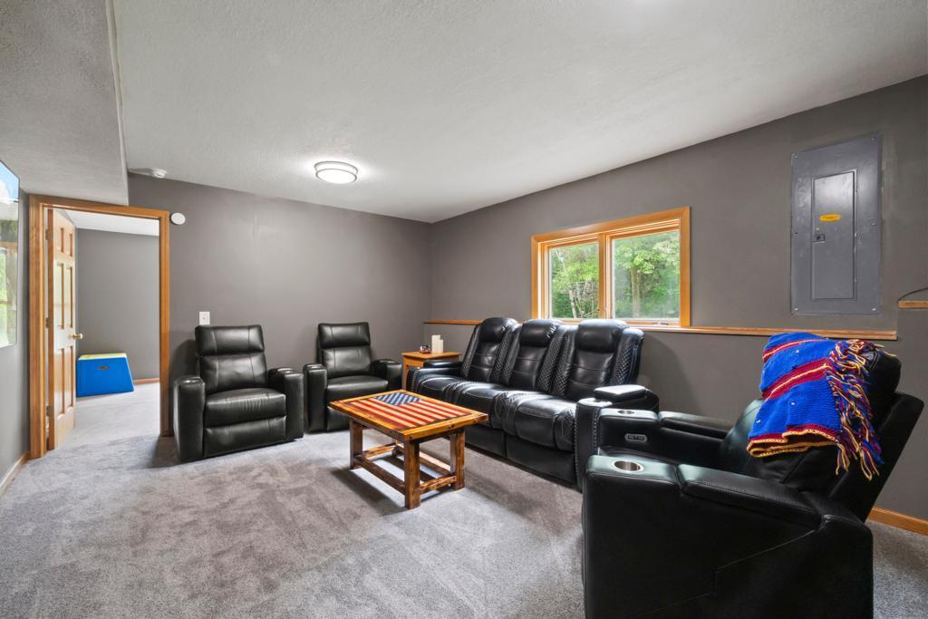 8699 190th Avenue NW