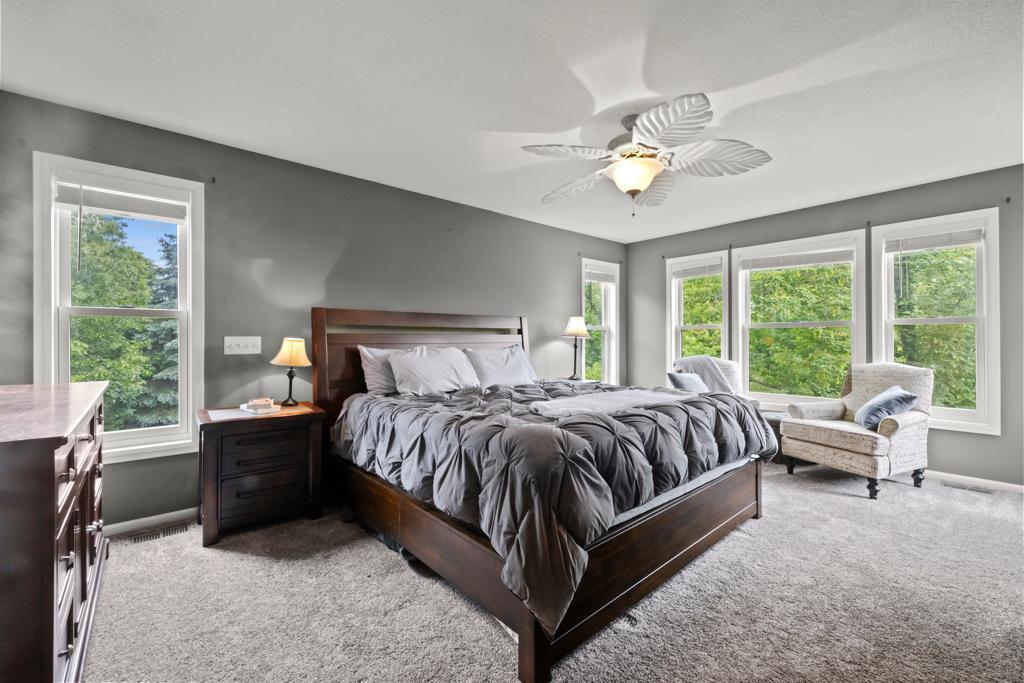 8699 190th Avenue NW