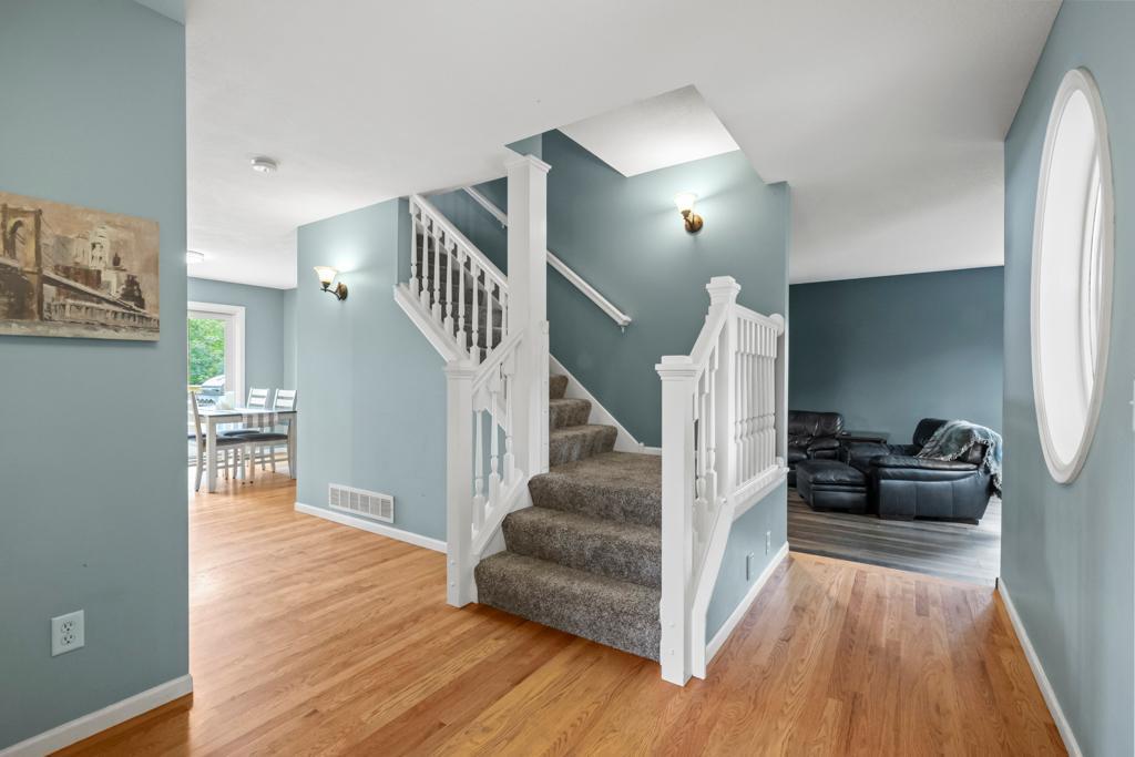 8699 190th Avenue NW