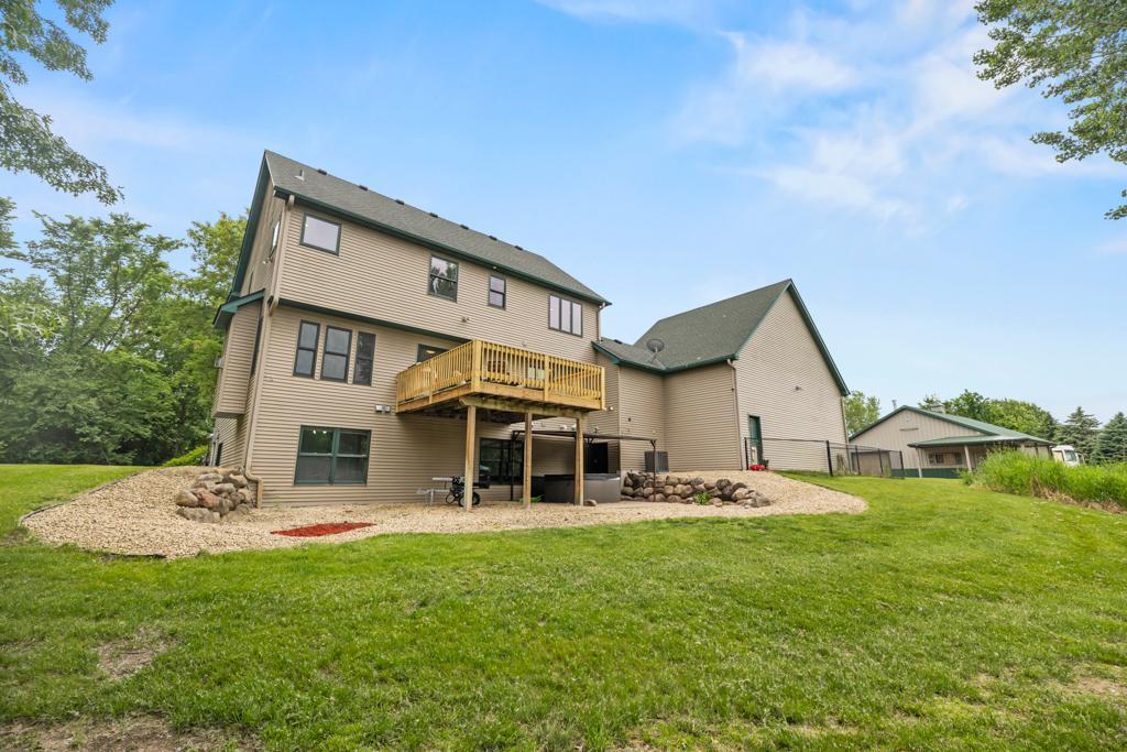 8699 190th Avenue NW