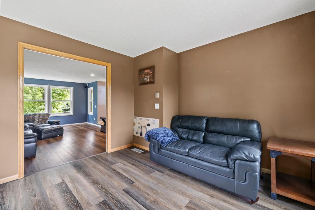 8699 190th Avenue NW