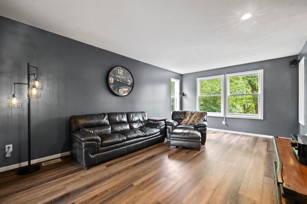 8699 190th Avenue NW