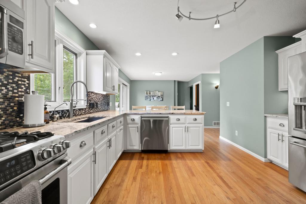 8699 190th Avenue NW