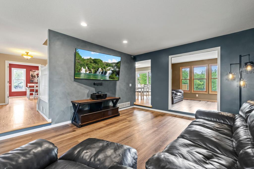 8699 190th Avenue NW