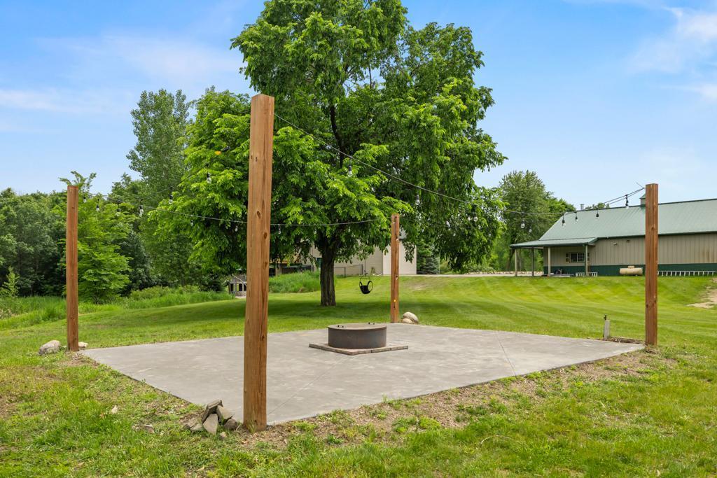 8699 190th Avenue NW