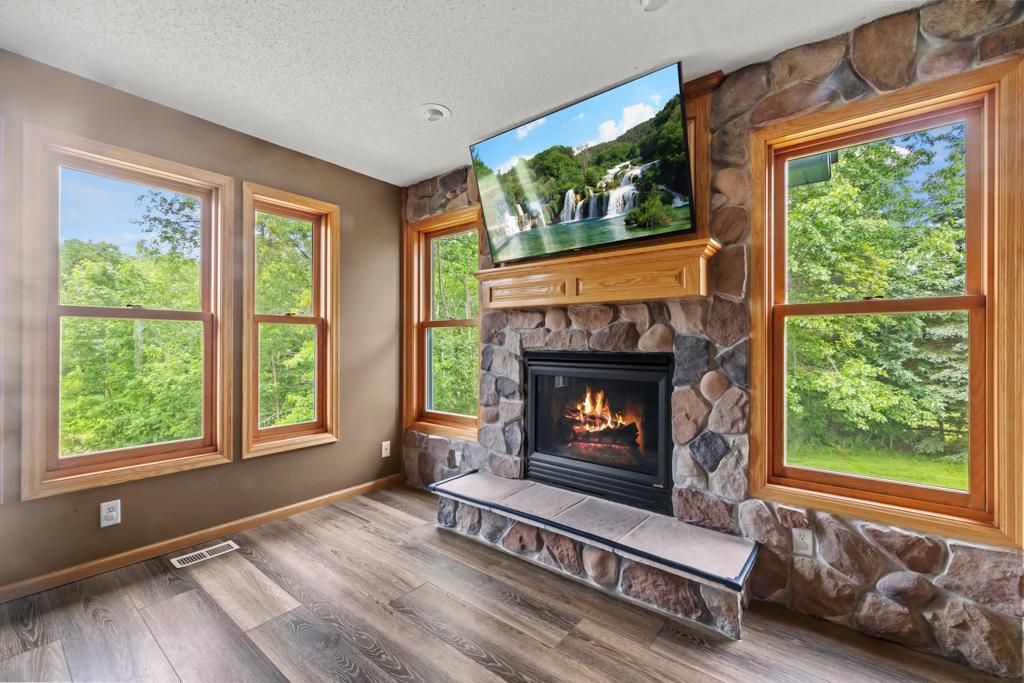 8699 190th Avenue NW