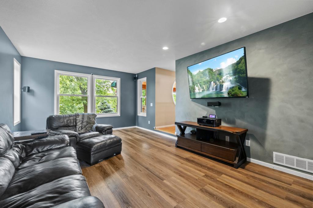 8699 190th Avenue NW