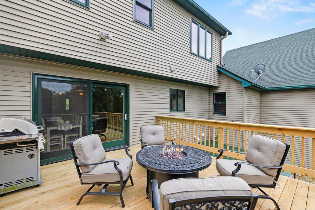 8699 190th Avenue NW