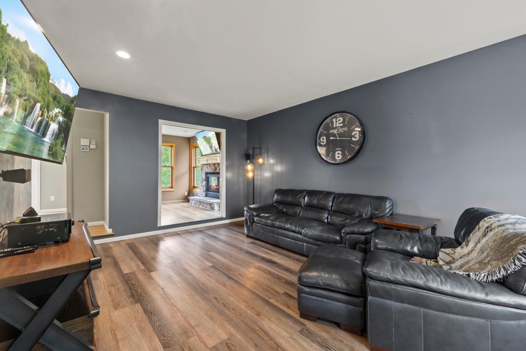 8699 190th Avenue NW