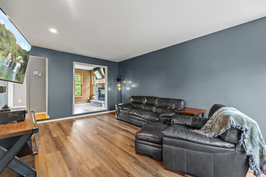 8699 190th Avenue NW