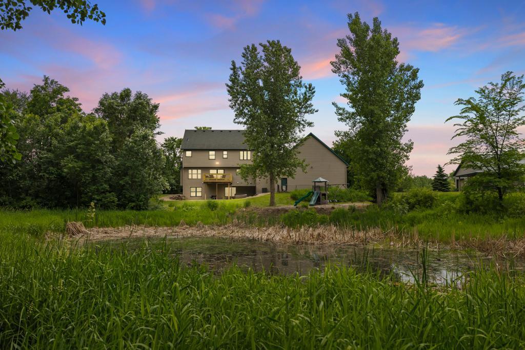 8699 190th Avenue NW