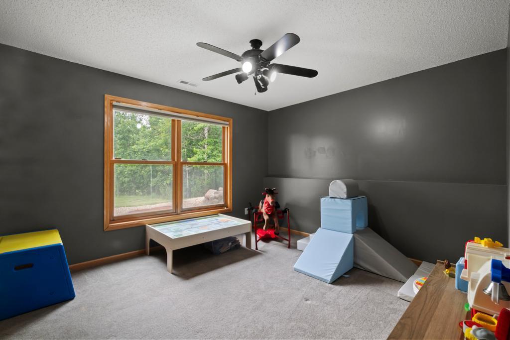 8699 190th Avenue NW