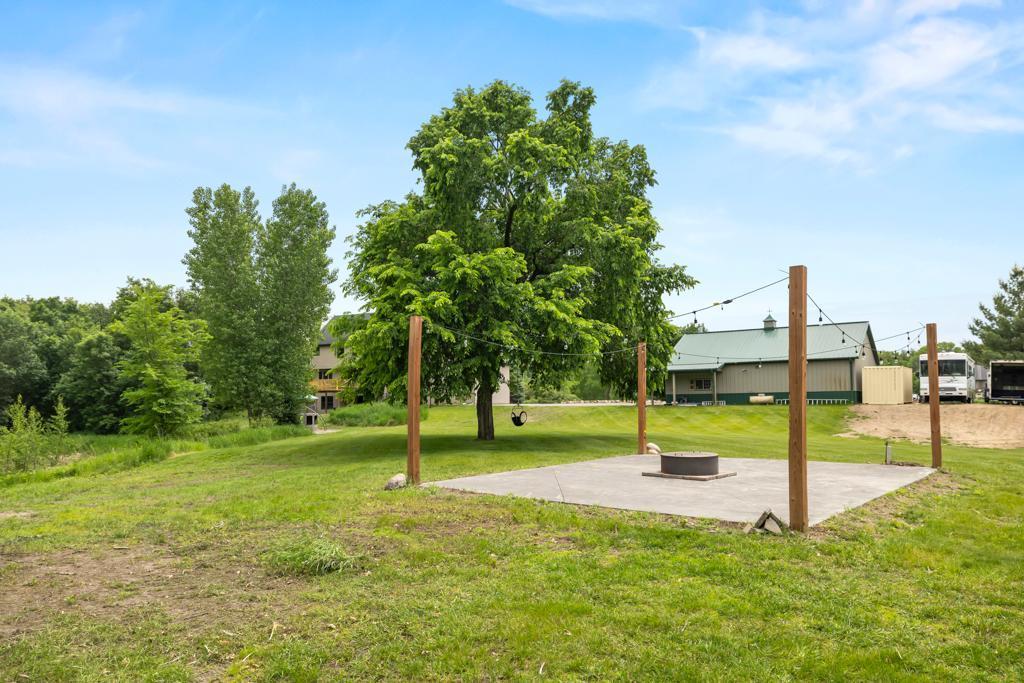 8699 190th Avenue NW