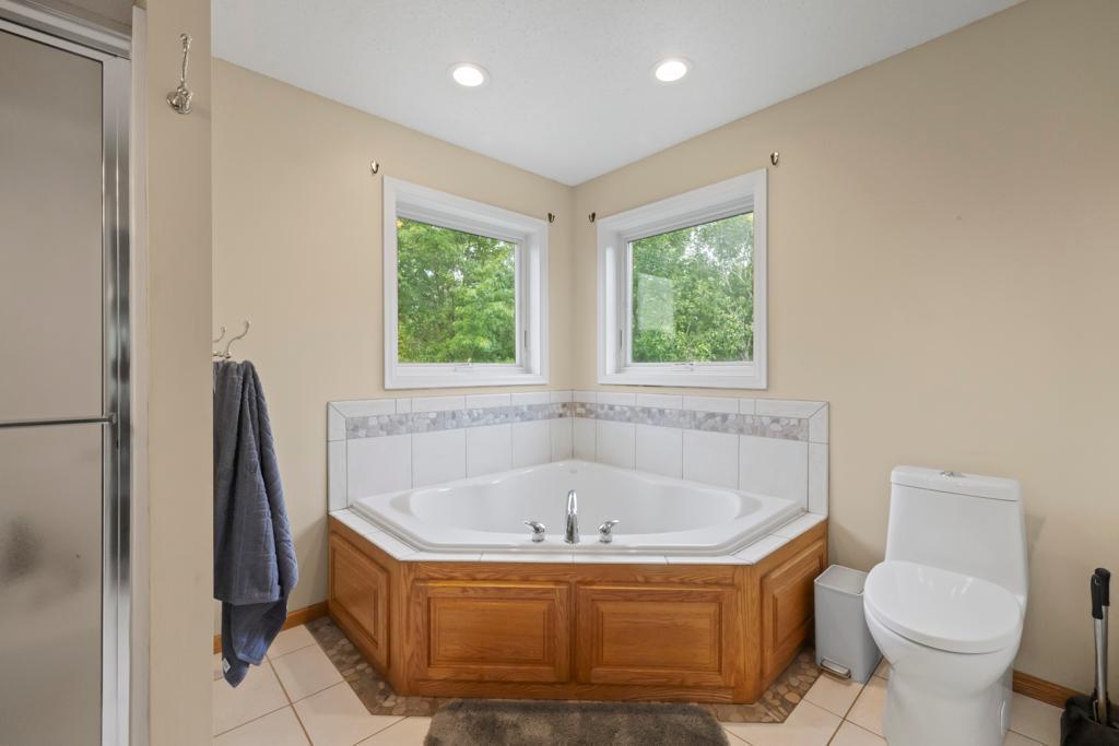 8699 190th Avenue NW