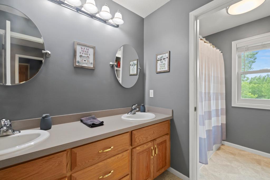 8699 190th Avenue NW