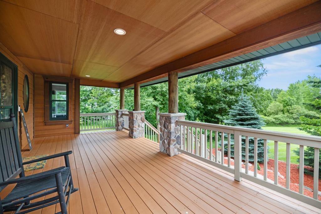 8699 190th Avenue NW