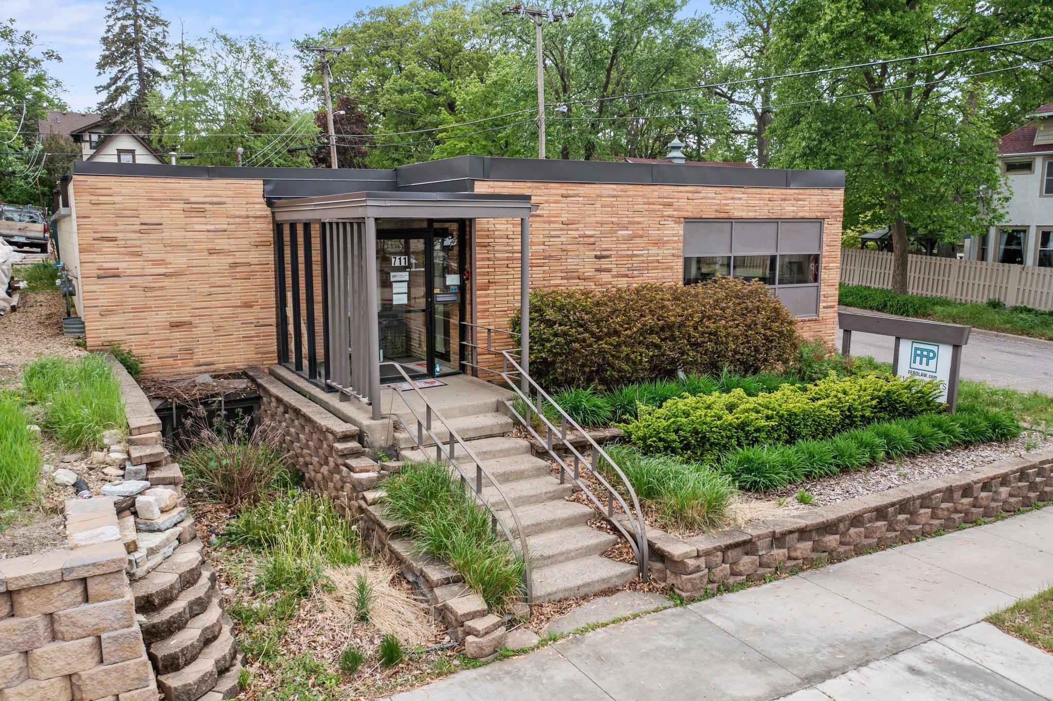 711 Smith Avenue S