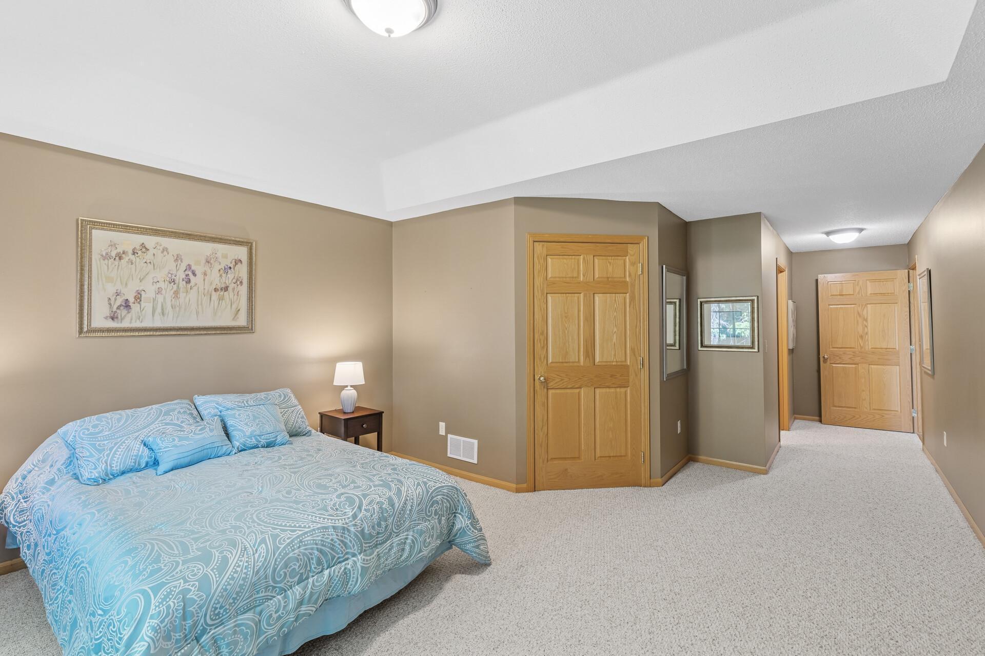 220 Emerson Avenue E