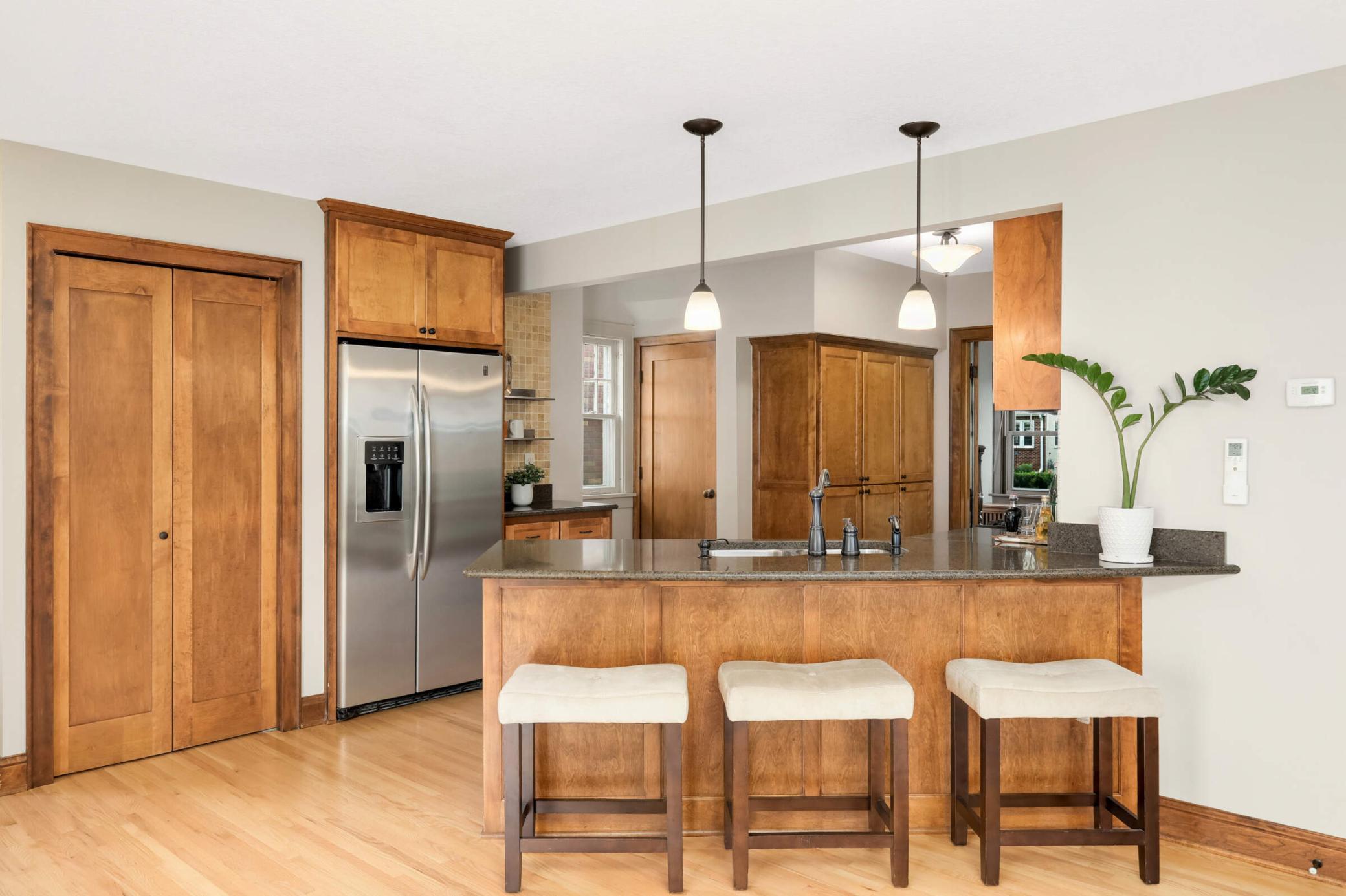 1712 Scheffer Avenue