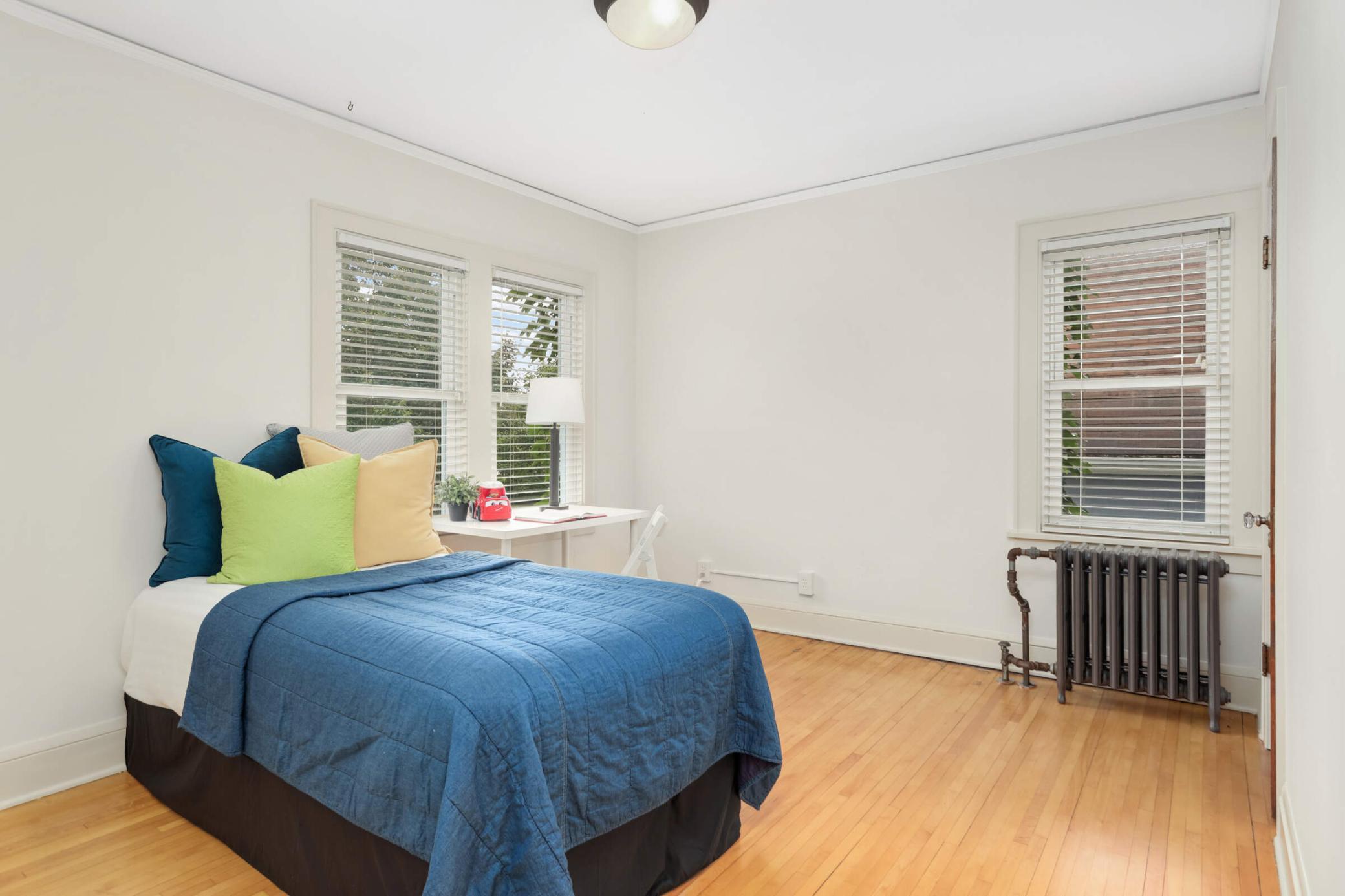 1712 Scheffer Avenue