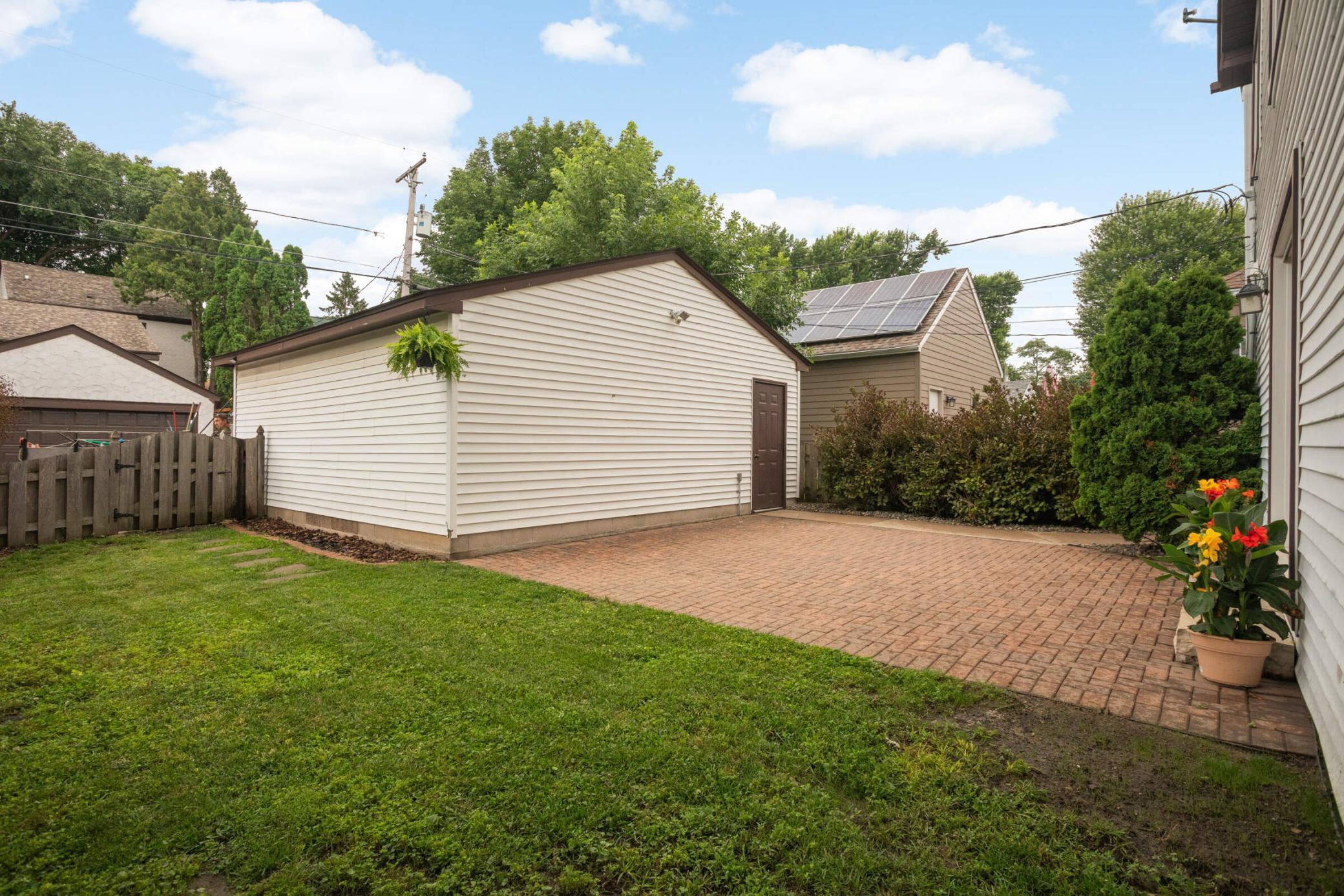 1712 Scheffer Avenue