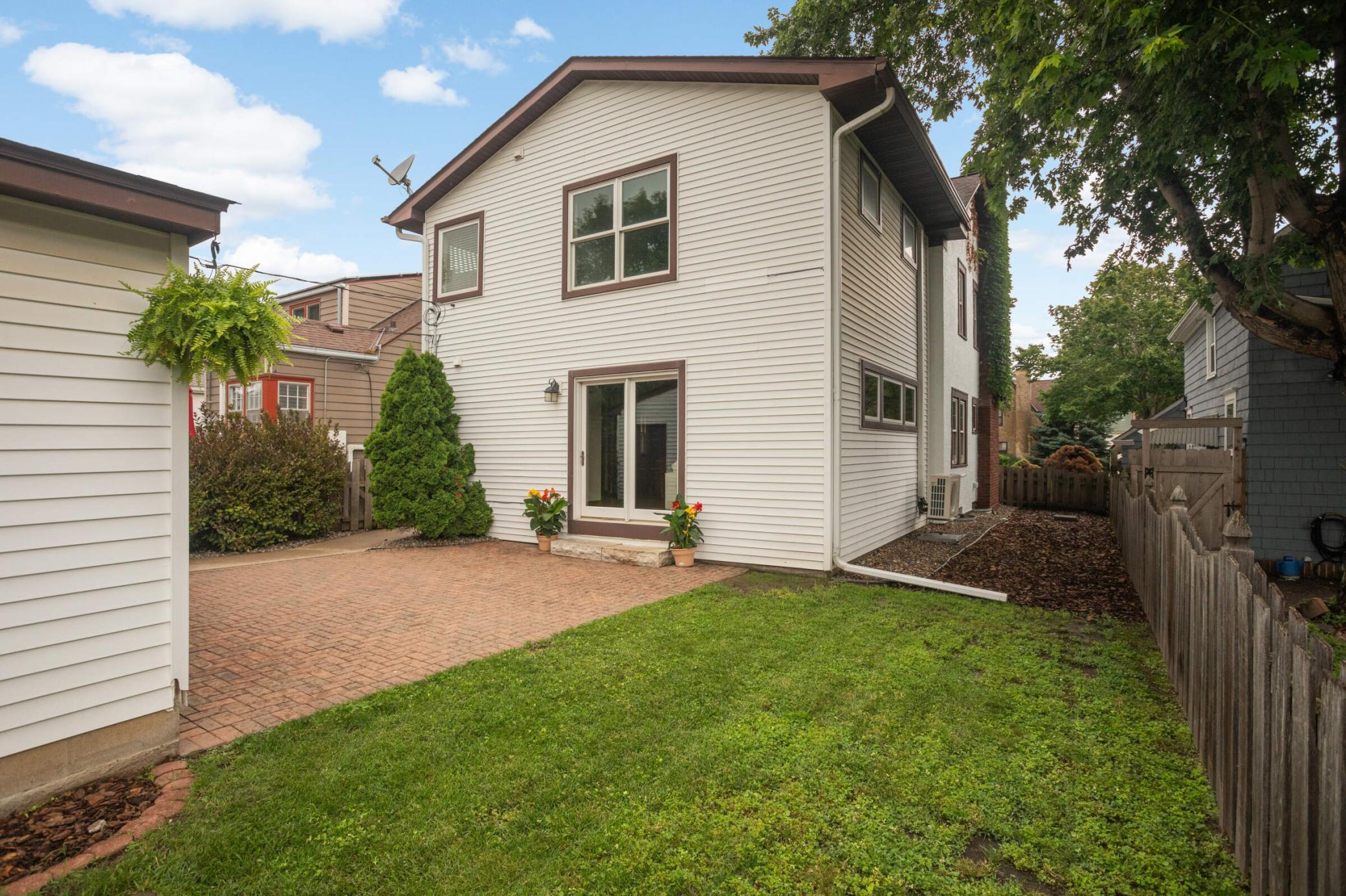 1712 Scheffer Avenue