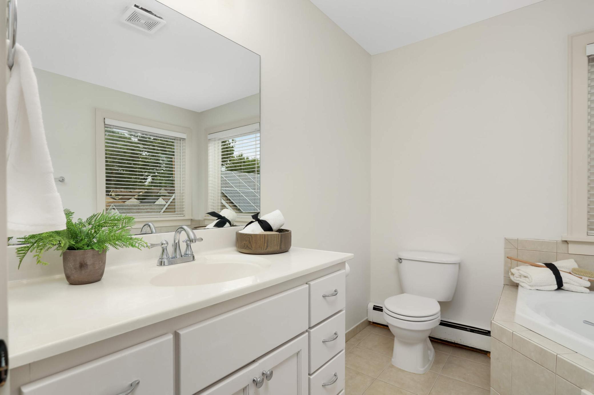 1712 Scheffer Avenue